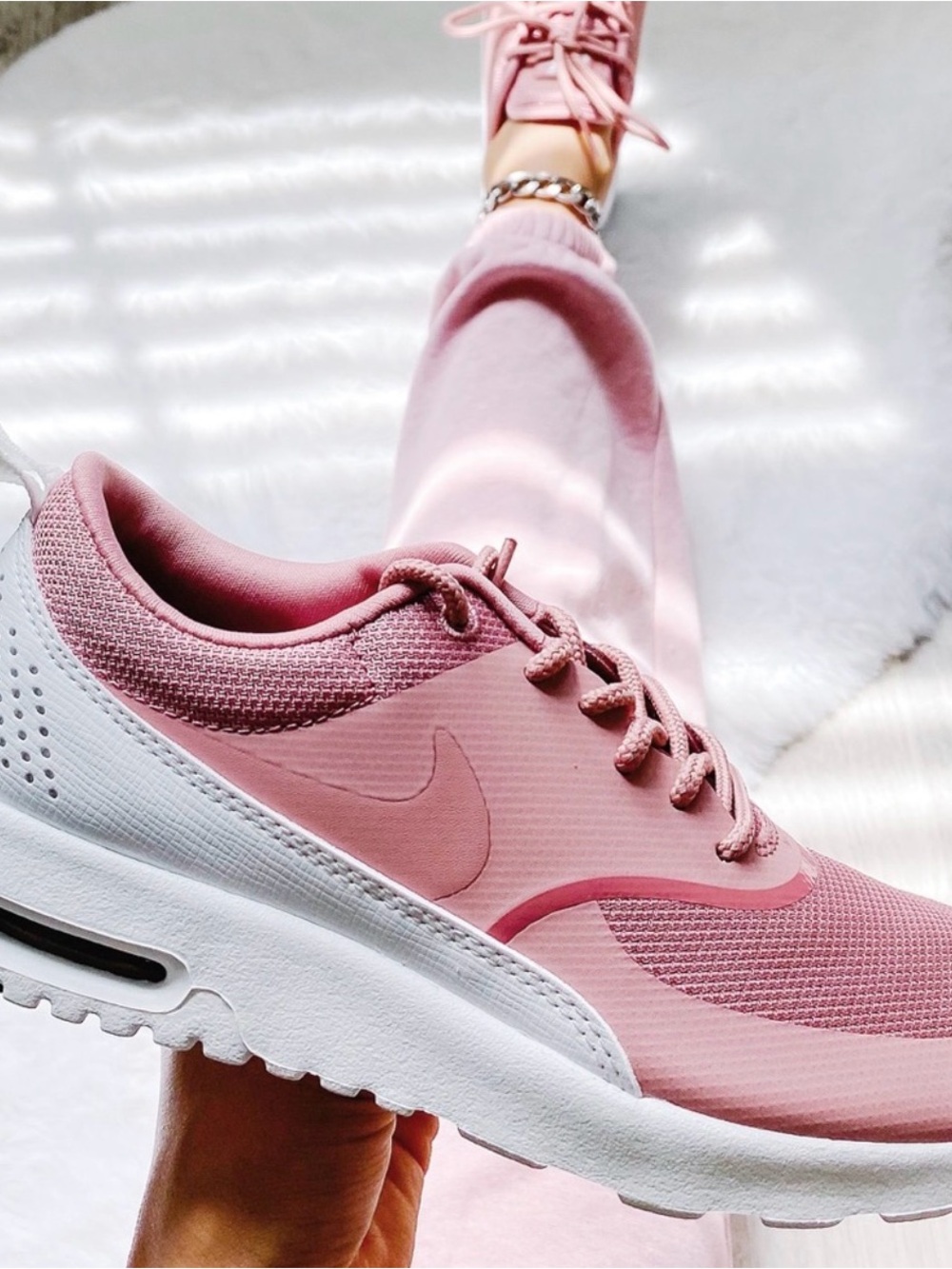 Nike air max thea Women’s Blush Pink Lightweight Sneaker
